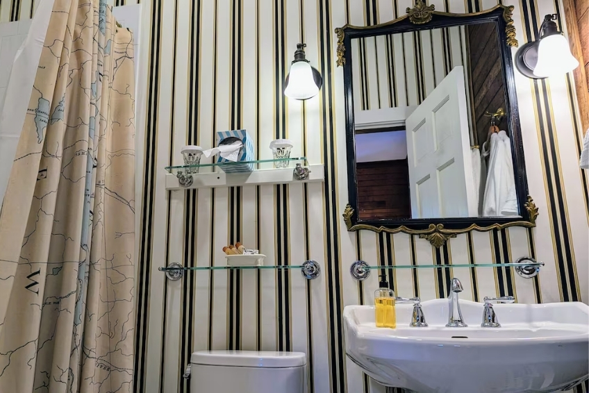 Bathroom at Heart Of The Village Inn