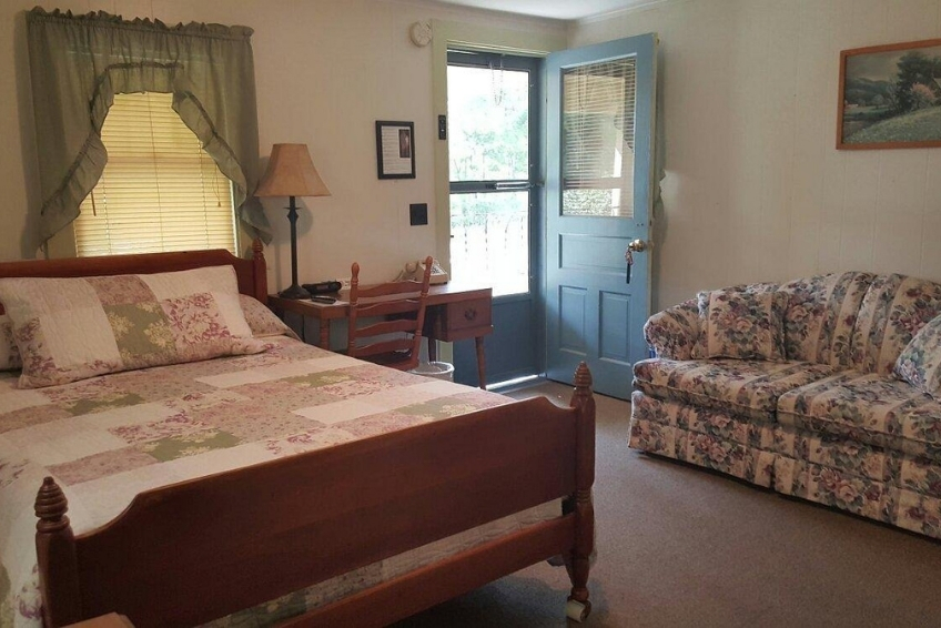 King room cottage at Serenity