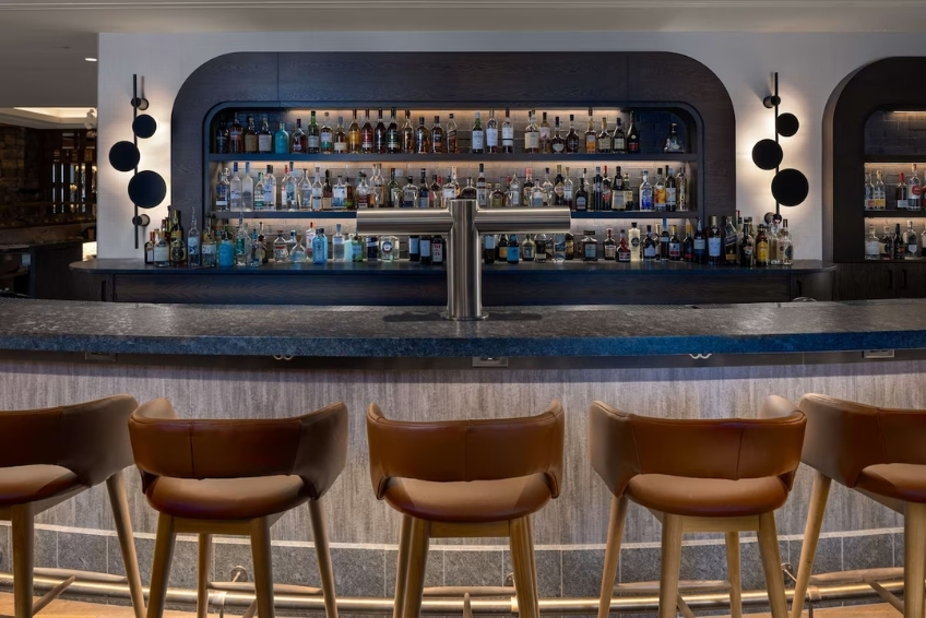 Bar at The Lodge At Spruce Creek