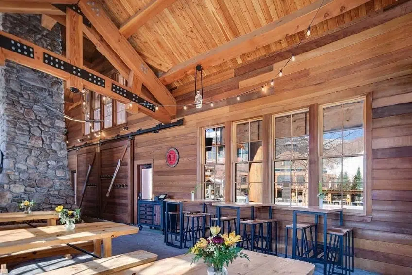 Dining at The Lodge At Spruce Creek