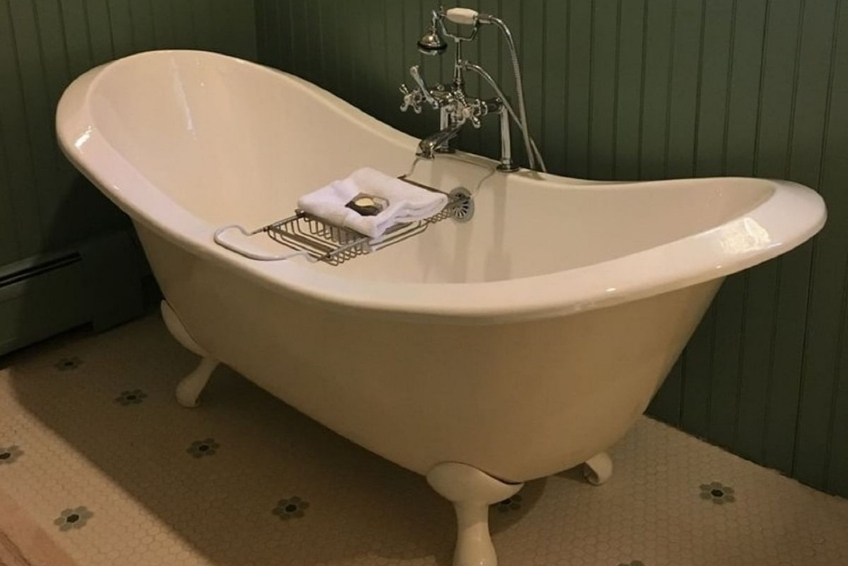 Claw foot tub at The Manchester View