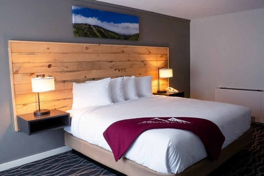 King room at The Mountain Inn