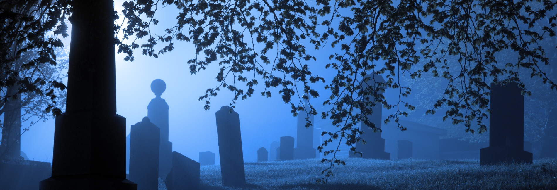 9. Get Spooky With A Ghost Tour - New Hampshire Fall Foliage Guide