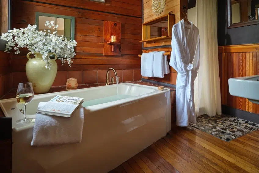 Connecticut Bed & Breakfast Guide - Abbey's Lantern Hill Inn - Ledyard