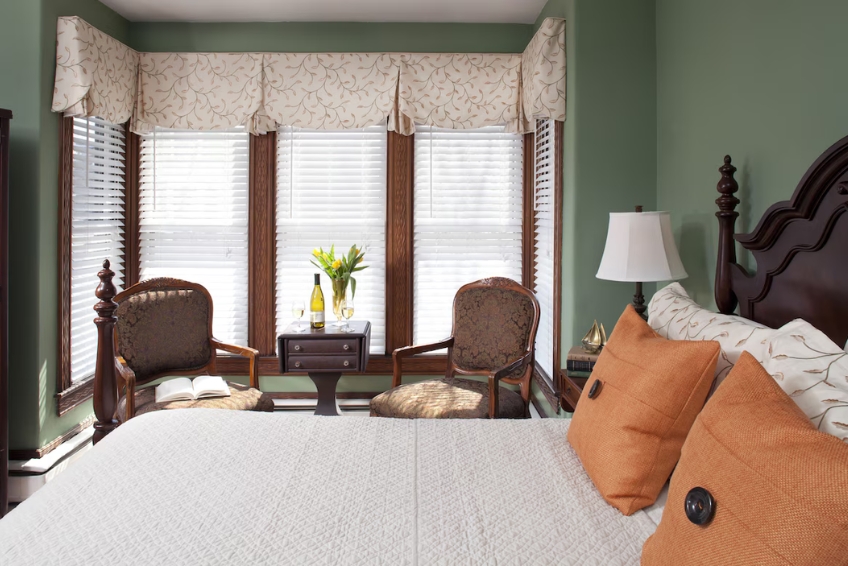 Maine Bed & Breakfast Guide - Brewster House Bed & Breakfast - Freeport