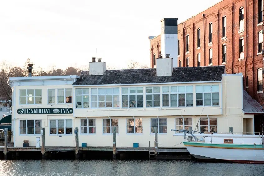 Connecticut Bed & Breakfast Guide - Steamboat Inn - Mystic