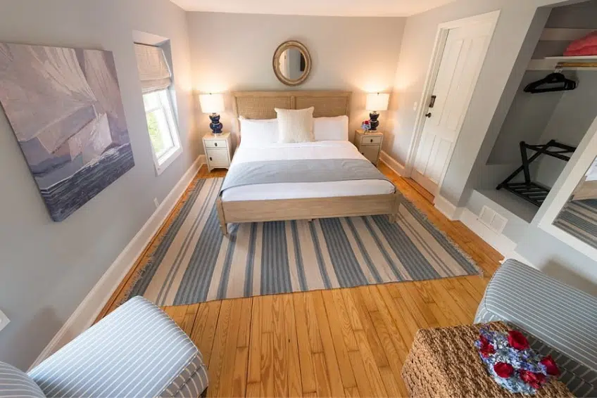 Newport Bed & Breakfast Guide - Town & Tide Inn