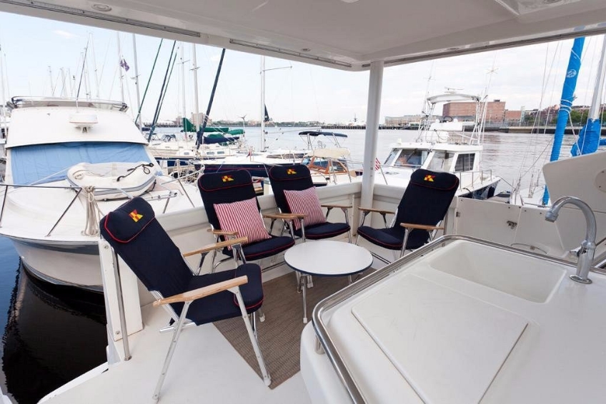 Boston Bed & Breakfast Guide: Constitution Marina Bed & Breakfast Afloat - Boston Harbor