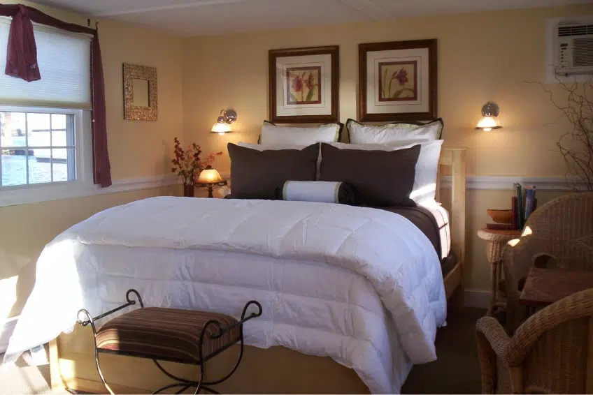 Boston Bed & Breakfast Guide: Green Turtle Floating Bed and Breakfast
