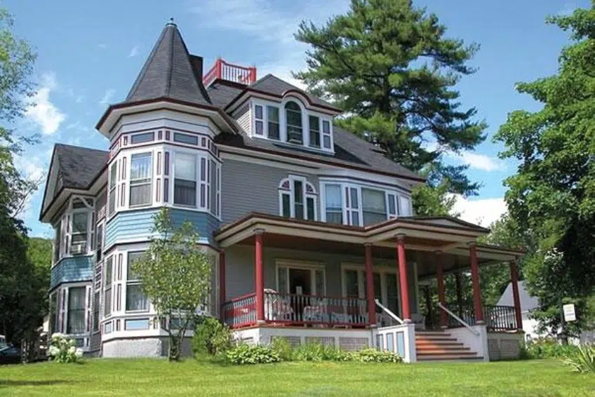 New Hampshire Bed & Breakfast Guide: Henry Whipple House