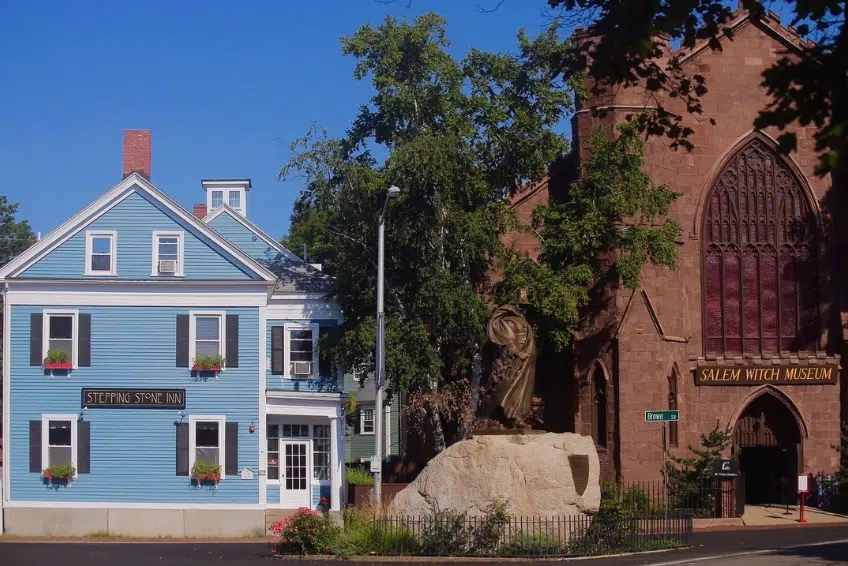 Salem Bed & Breakfast Guide: Stepping Stone Inn
