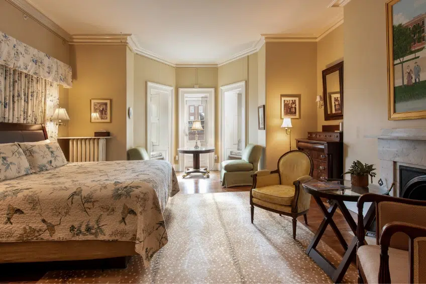 Boston Bed & Breakfast Guide: The College Club Of Boston - Back Bay