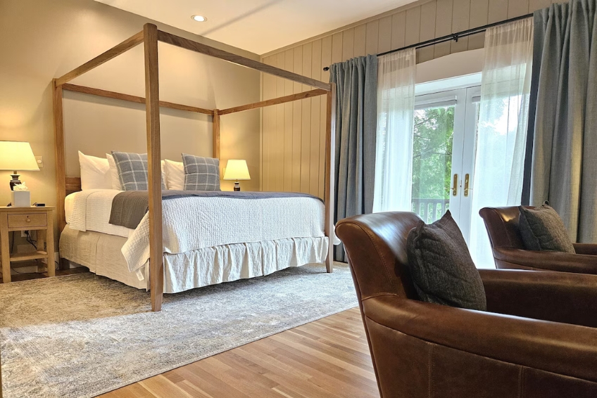 New Hampshire Bed & Breakfast Guide: The Manor On Golden Pond - Holderness