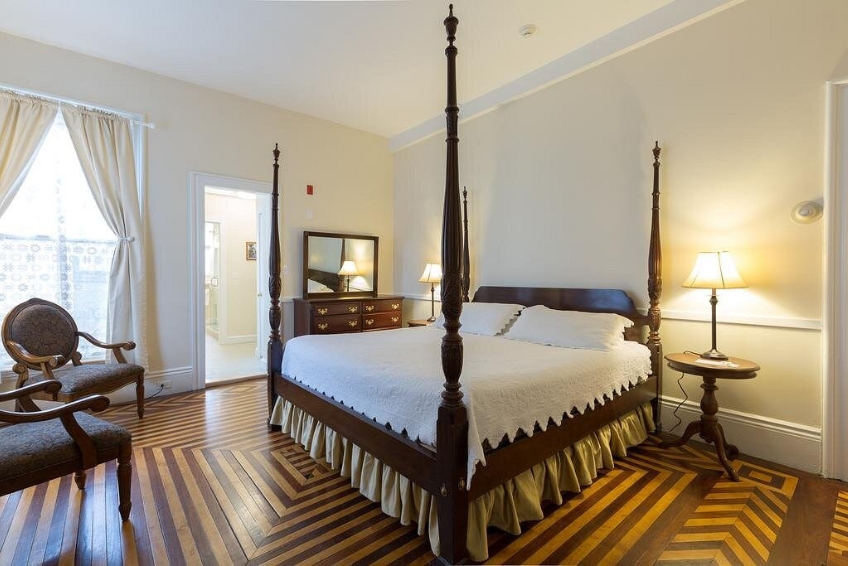 Salem Bed & Breakfast Guide: The Salem Inn