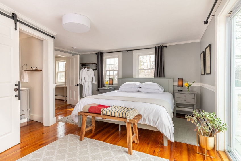 New Hampshire Bed & Breakfast Guide: Top of the Ridge Farm Bed & Breakfast - New Durham